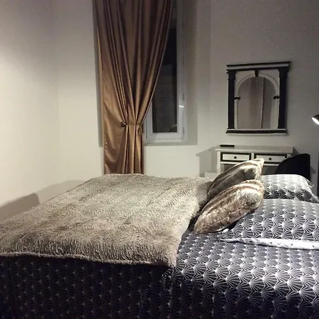 Le Black And White Apartment *