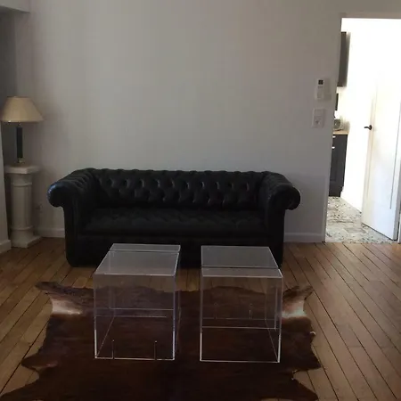Le Black And White Apartment *