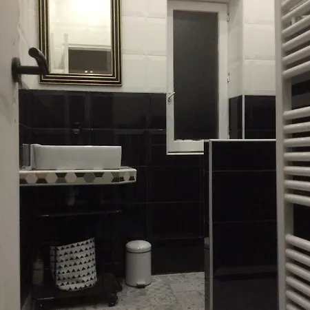 Le Black And White Appartement Montluçon